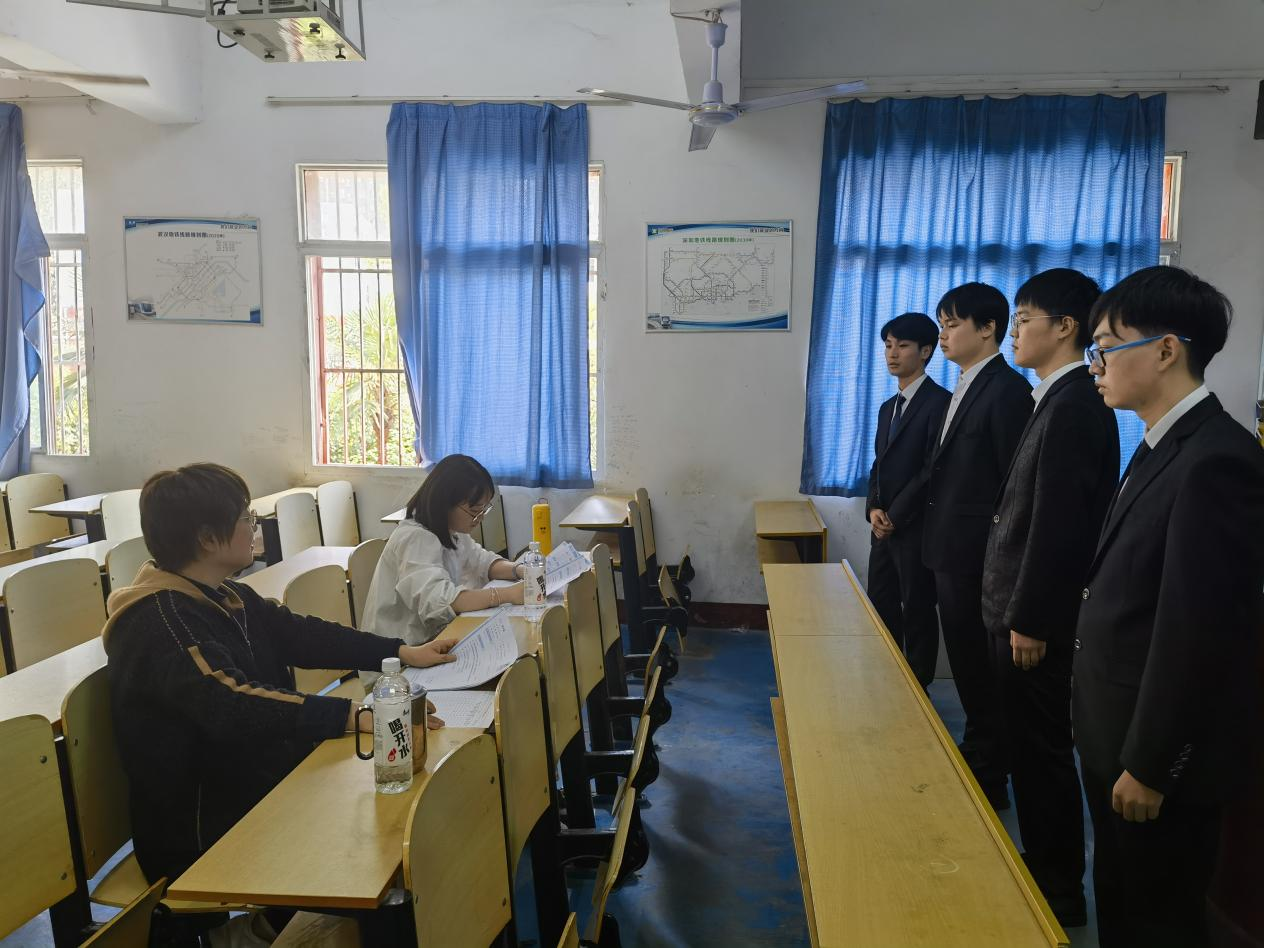 校园忙“招聘”，职场预练兵