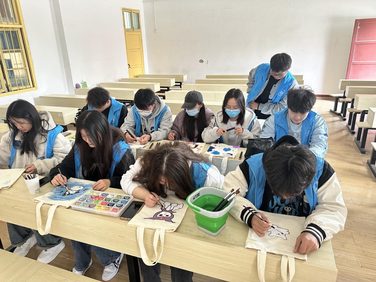 纪念学雷锋60周年系列活动 纪念学雷锋60周年系列活动