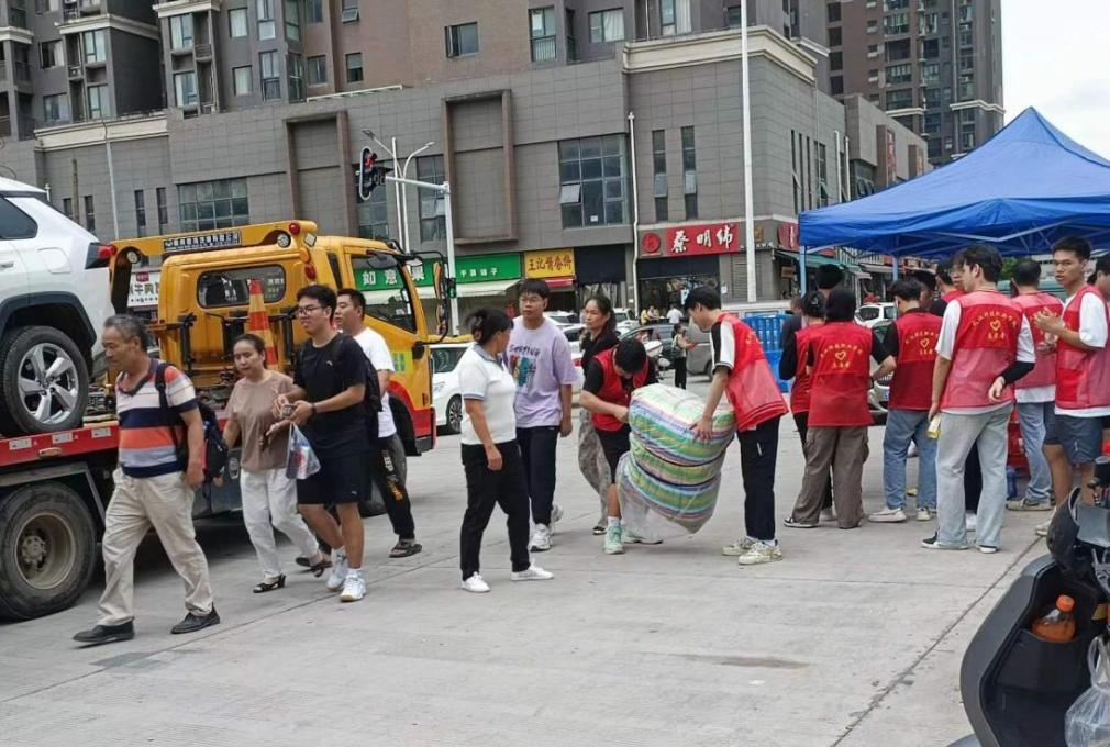 beat365顺利开展迎接2023级新生报道工作