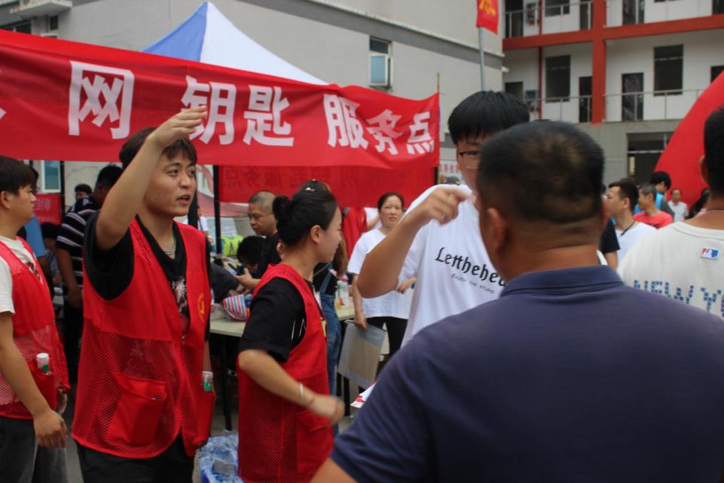 beat365顺利开展迎接2023级新生报道工作