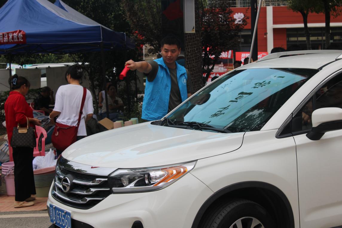 beat365顺利开展迎接2023级新生报道工作