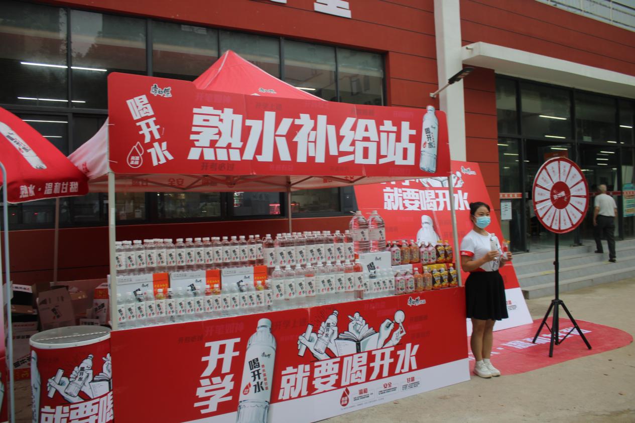 beat365顺利开展迎接2023级新生报道工作