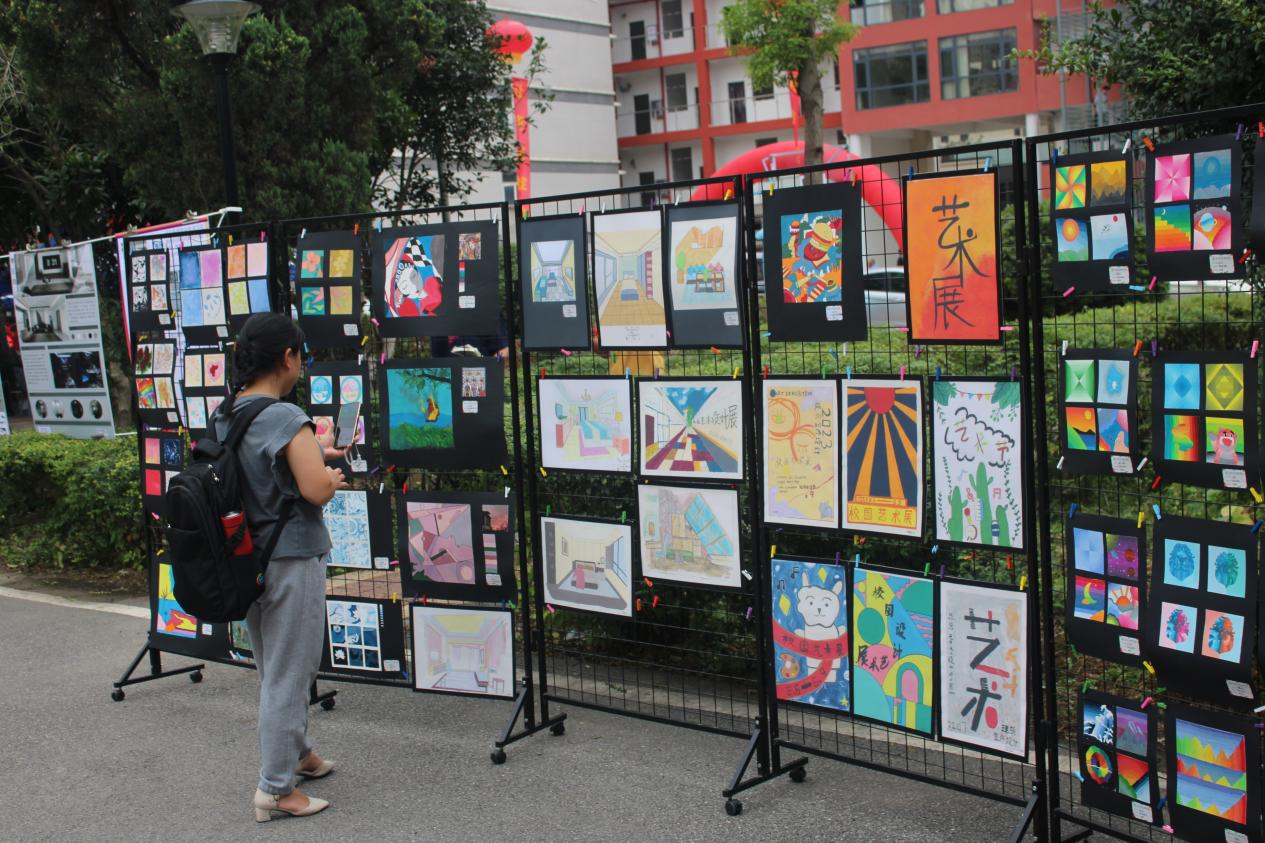 beat365顺利开展迎接2023级新生报道工作