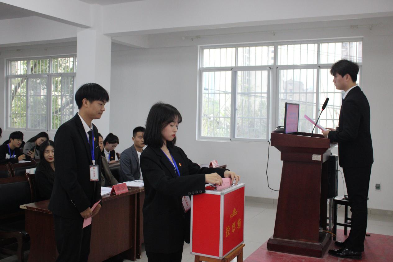 同心聚力学代会 逐梦青春向未来  ——beat365第十二次学生代表大会胜利召开