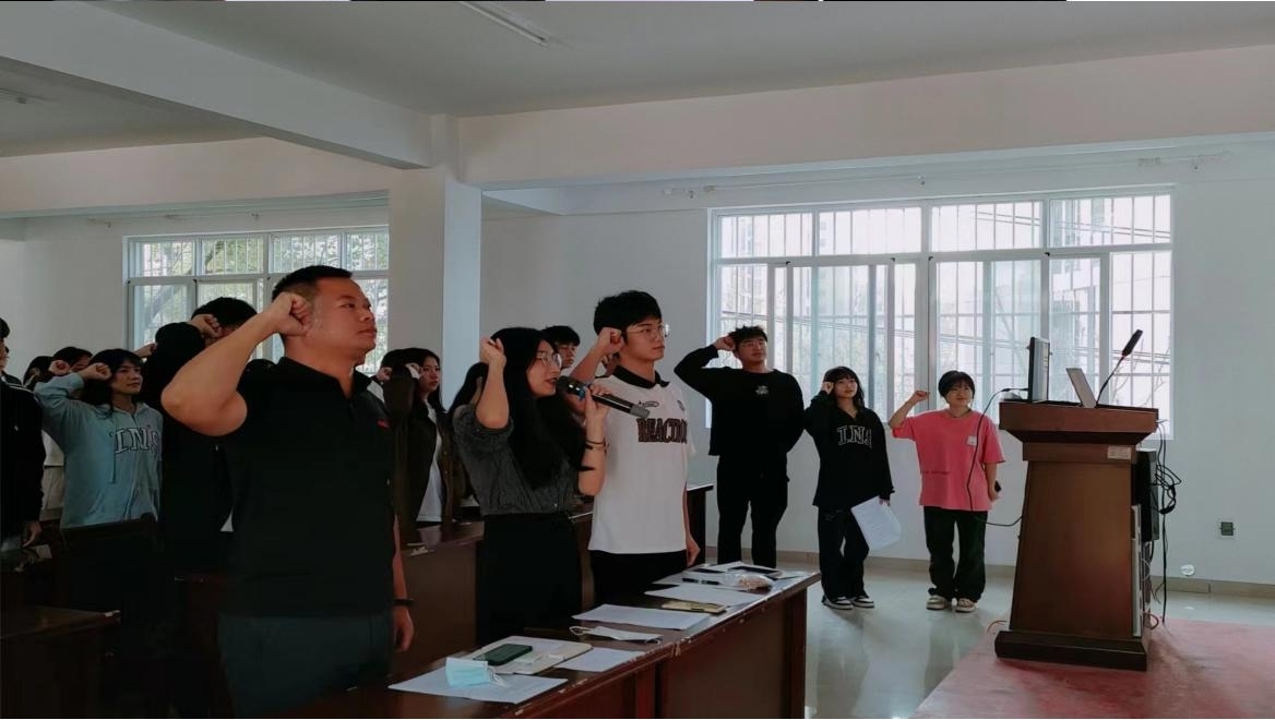 坚定不移跟党走，青春奋进新征程 ——beat365英国官方网站第四期团课结业典礼暨入团仪式