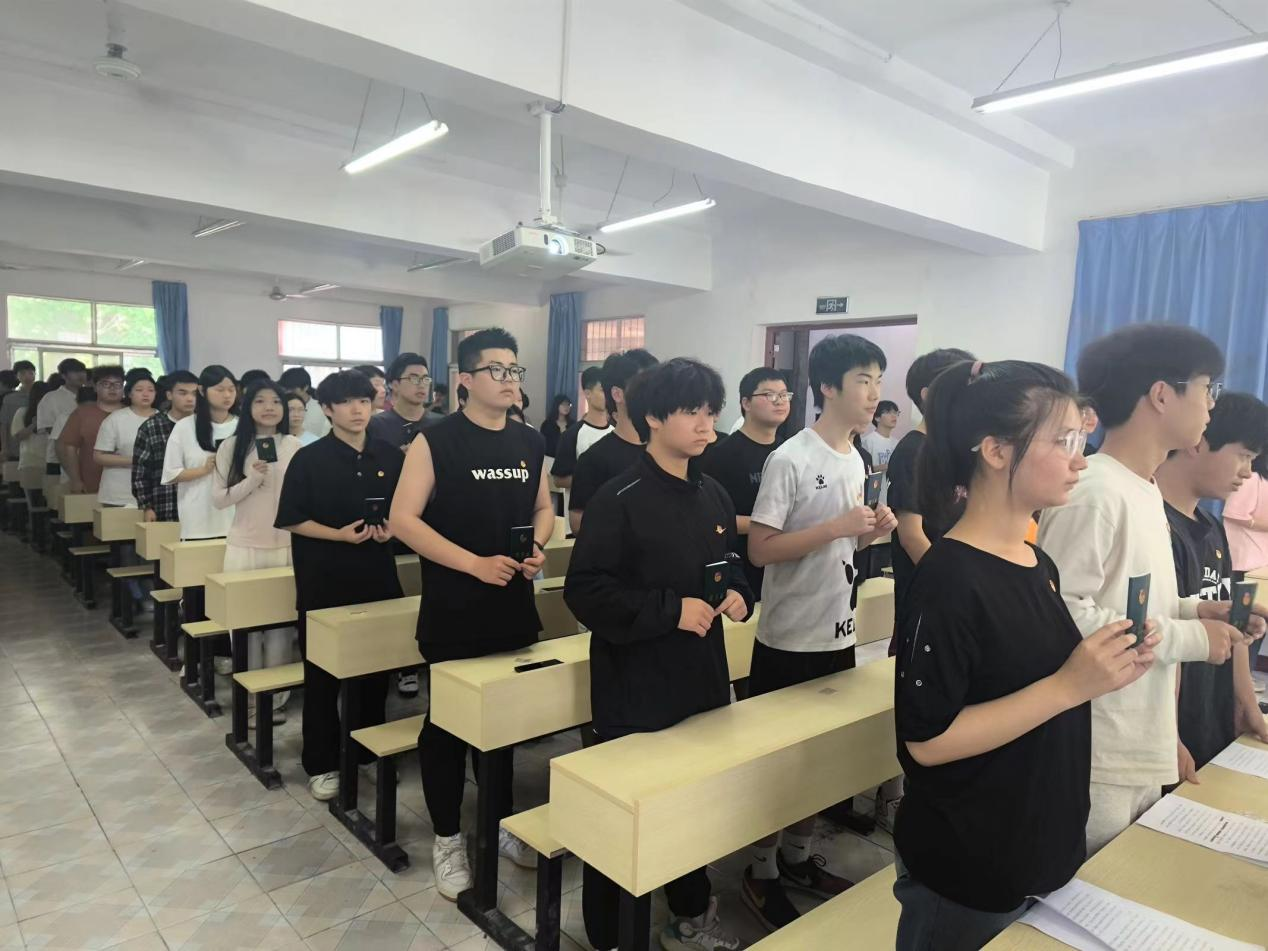 青春心向党，奋斗新征程 ——beat365英国官方网站第五期团课结业典礼暨入团仪式