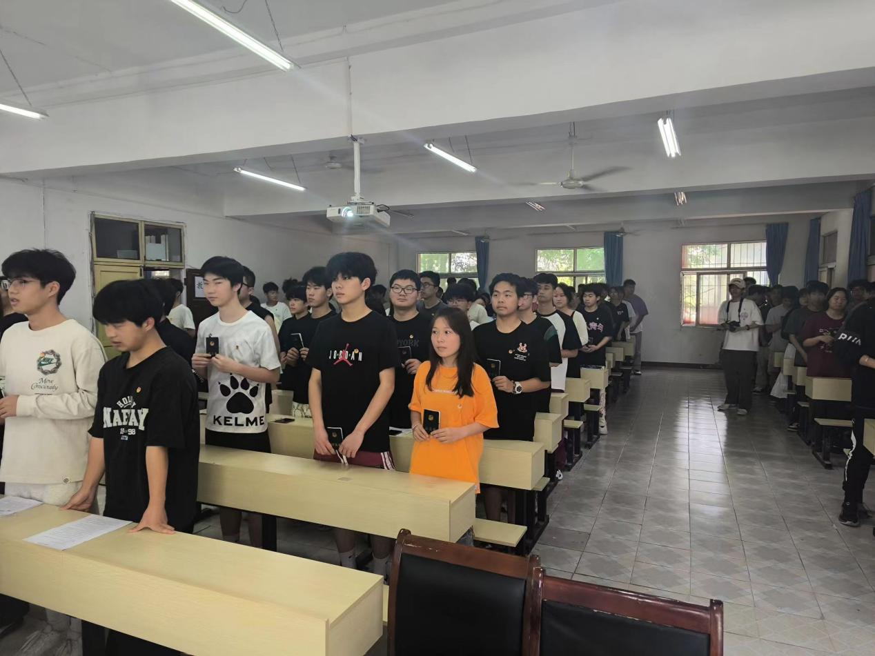 青春心向党，奋斗新征程 ——beat365英国官方网站第五期团课结业典礼暨入团仪式