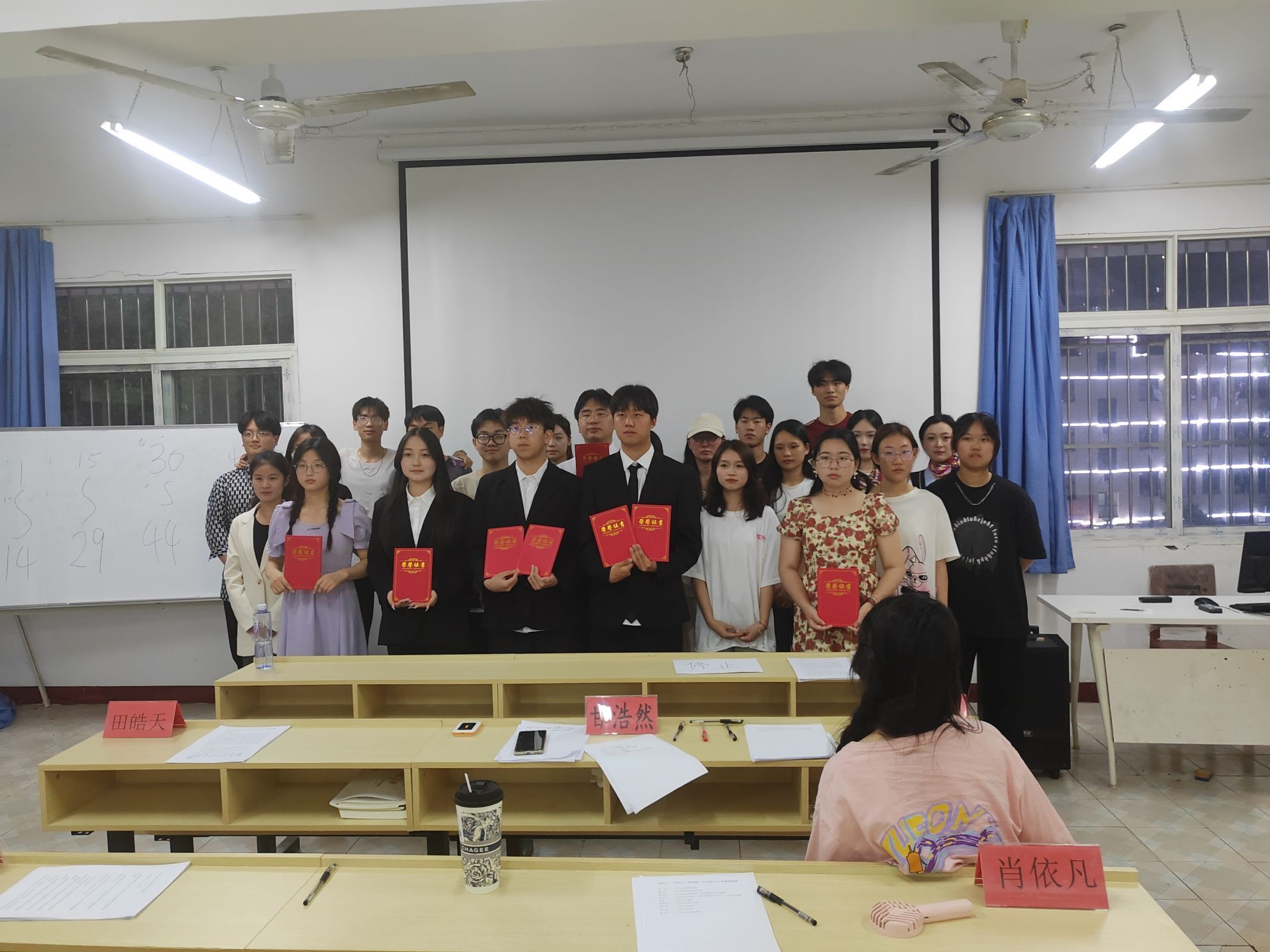 青春之声,激荡思想火花 2024年“悦学习·跃青春—百生讲坛”校赛 青春之声,激荡思想火花 2024年“悦学习·跃青春—百生讲坛”校赛