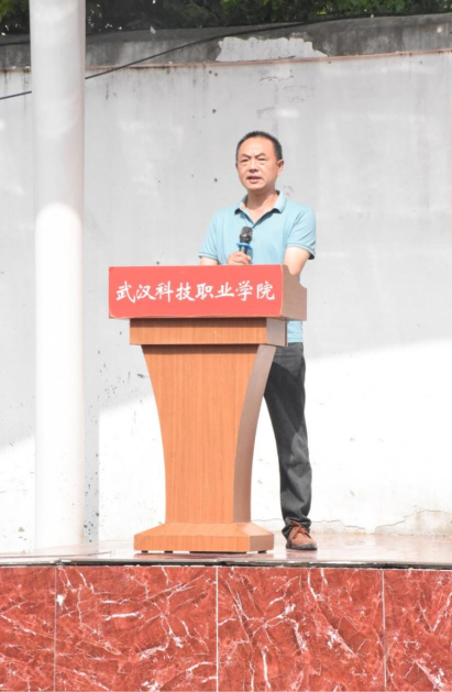 beat365英国官方网站举行新生开训典礼 暨军训开营仪式