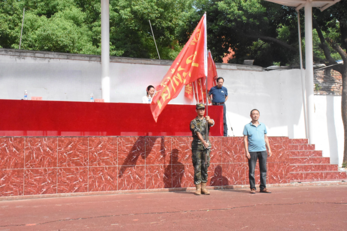 beat365英国官方网站举行新生开训典礼 暨军训开营仪式