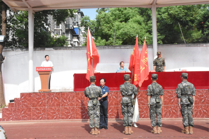 beat365英国官方网站举行新生开训典礼 暨军训开营仪式