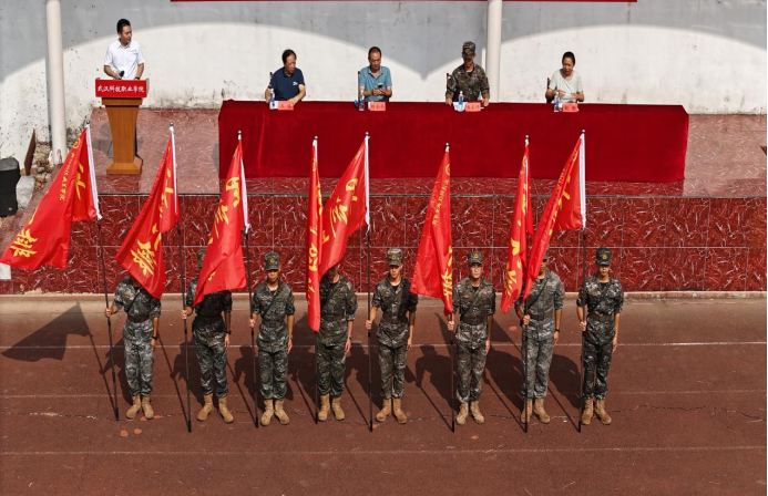 beat365英国官方网站举行新生开训典礼 暨军训开营仪式