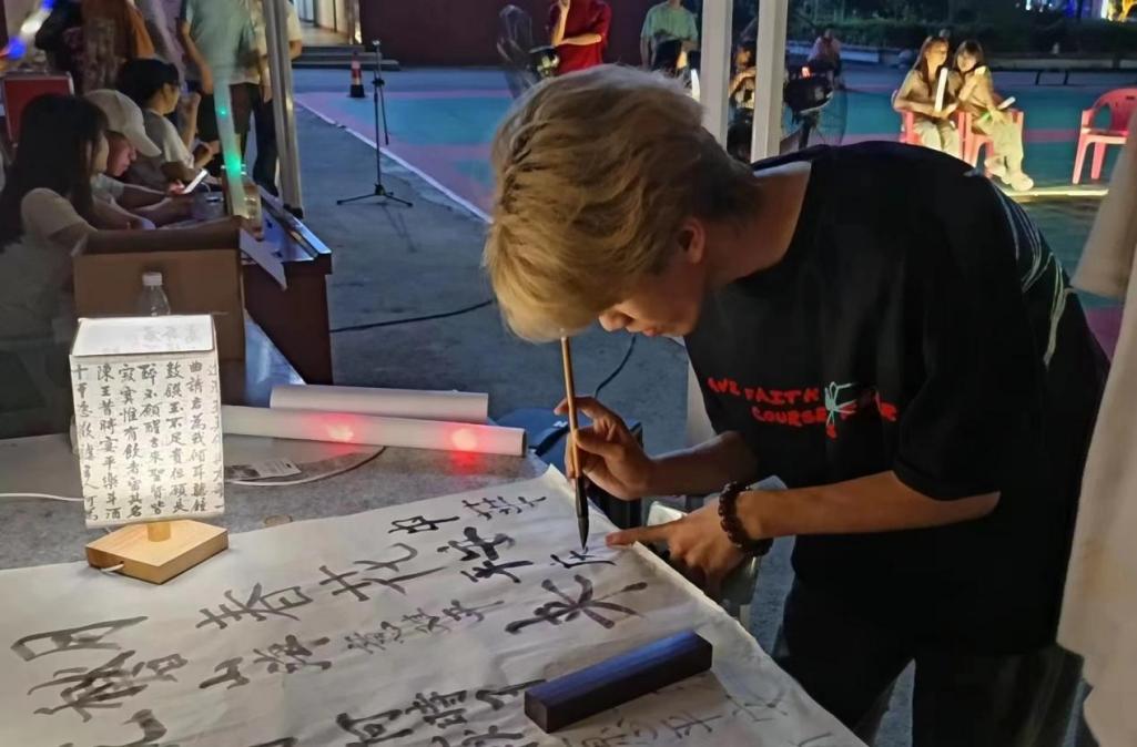 团簇星空，绽放芳华               ——beat365英国官方网站第二届社团文化节