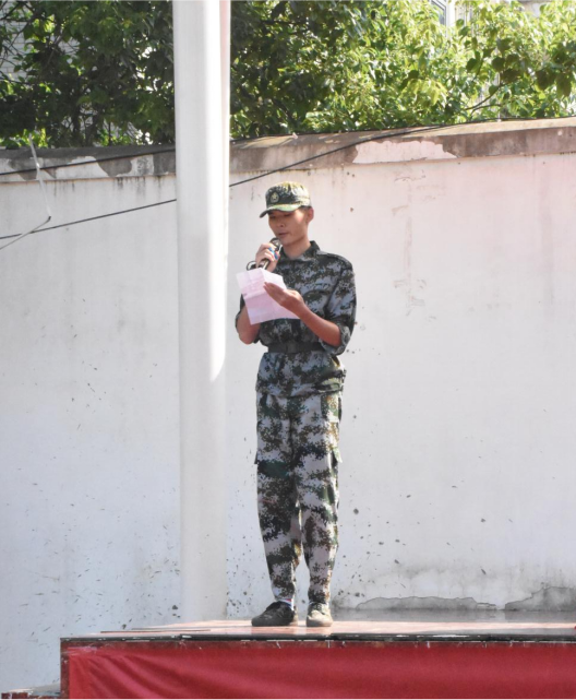 beat365英国官方网站举行2024级新生开学典礼暨军训结营仪式