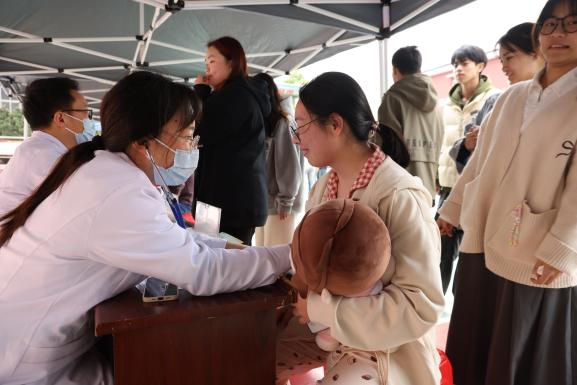 医校共建，关爱师生健康