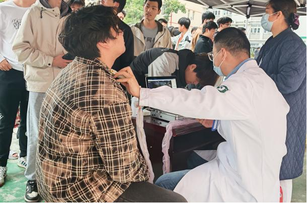 医校共建，关爱师生健康