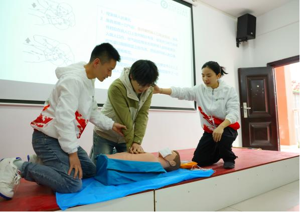 医校共建，关爱师生健康