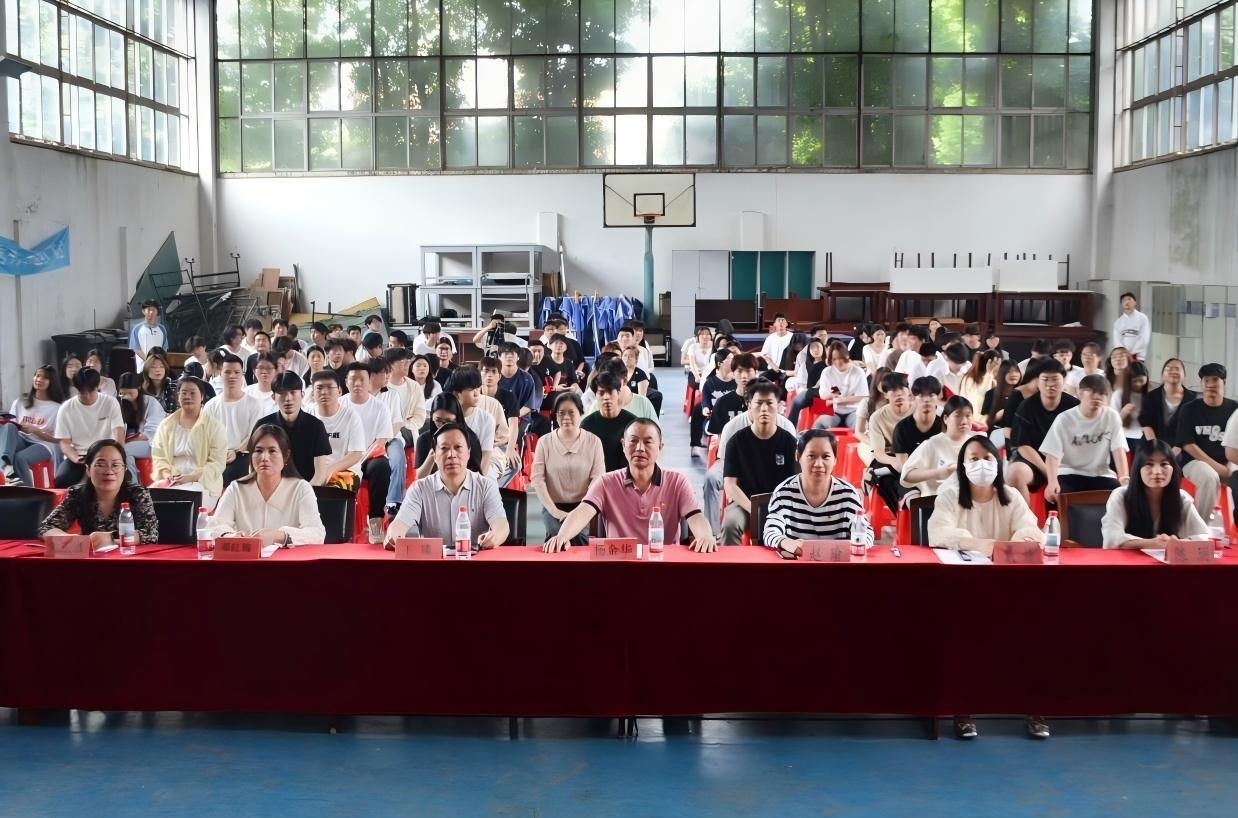 以青春之名，赴时代之约 ——beat365英国官方网站2024-2025学年“五四”表彰大会暨文艺汇演隆重举办