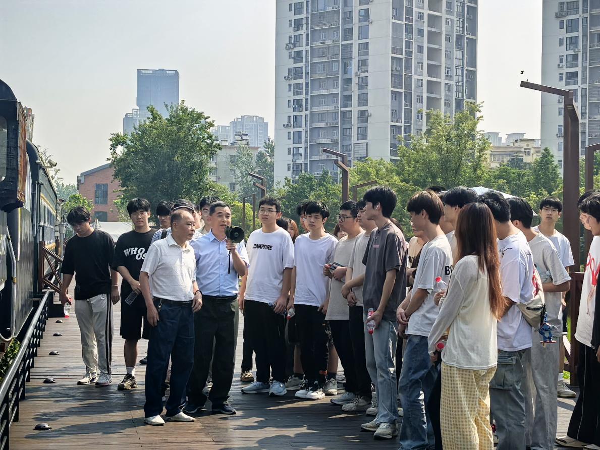 寻迹百年武九，解码匠心传承——beat365开展四美塘文化公园沉浸式实践活动