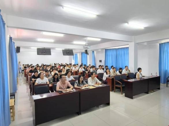 武汉市中心医院来beat365开展心理健康讲座