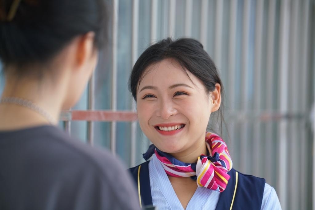 毕业进行时，就业零距离:  beat365英国官方网站毕业证领取日巧设就业直通车