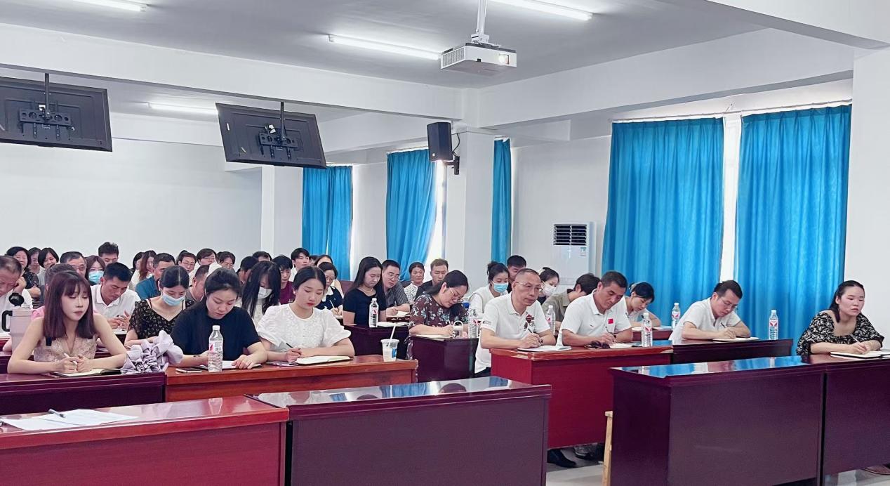 总结过往明方向，展望未来启新程 ——beat365英国官方网站2024-2025学年教职工大会顺利召开