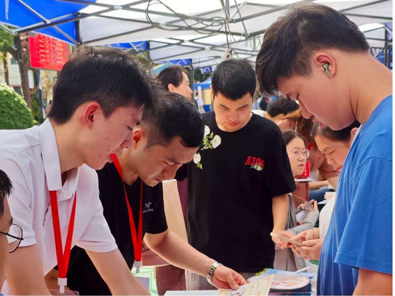 以心迎新，共赴星海——beat365英国官方网站圆满完成2025级新生迎接工作