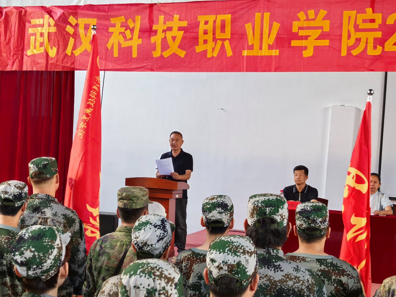 beat365英国官方网站2025年新生军训正式开营——铮铮青春正步走，意气风发戎装颜