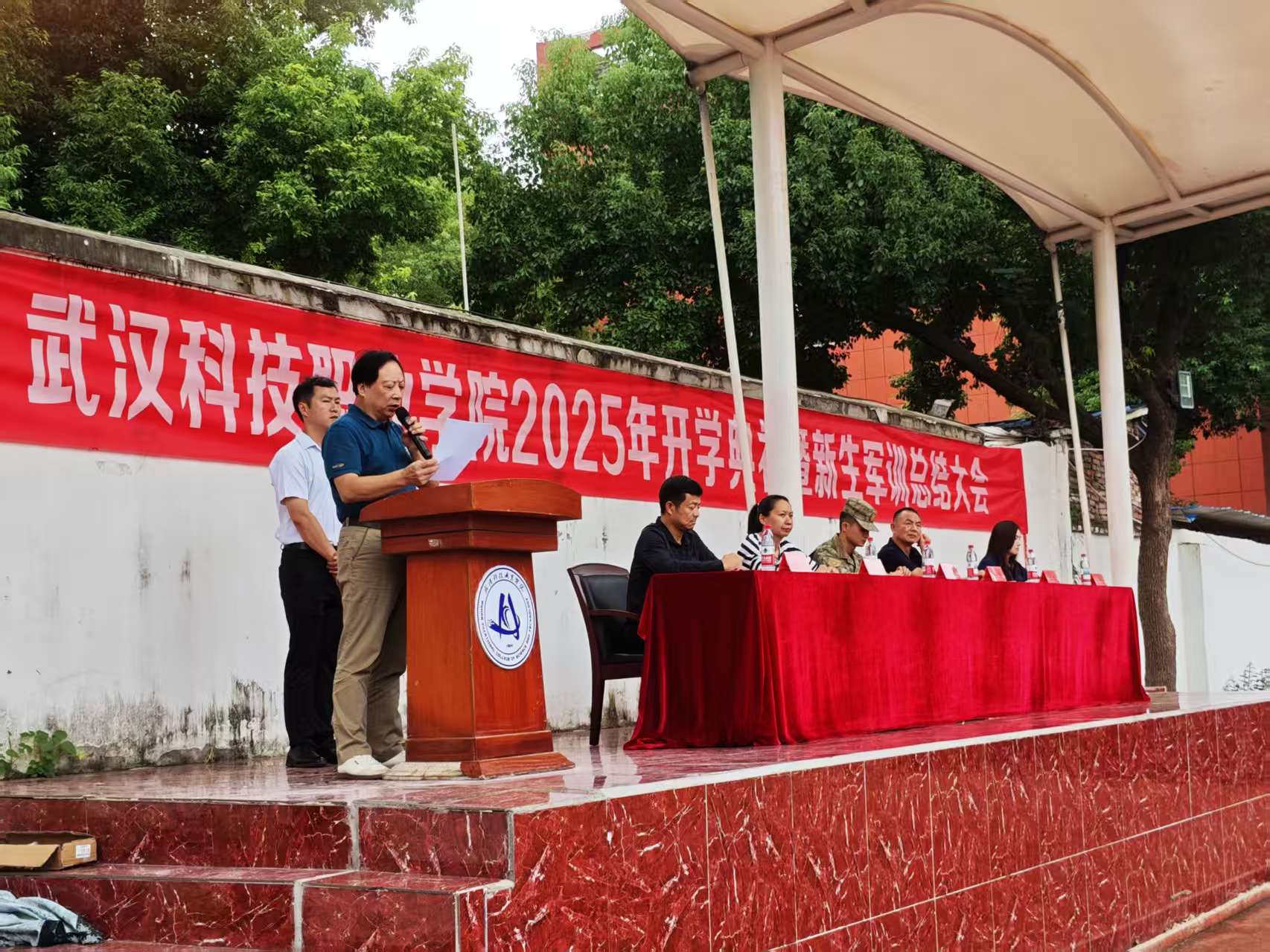 beat365英国官方网站隆重举行2025级新生军训总结表彰大会