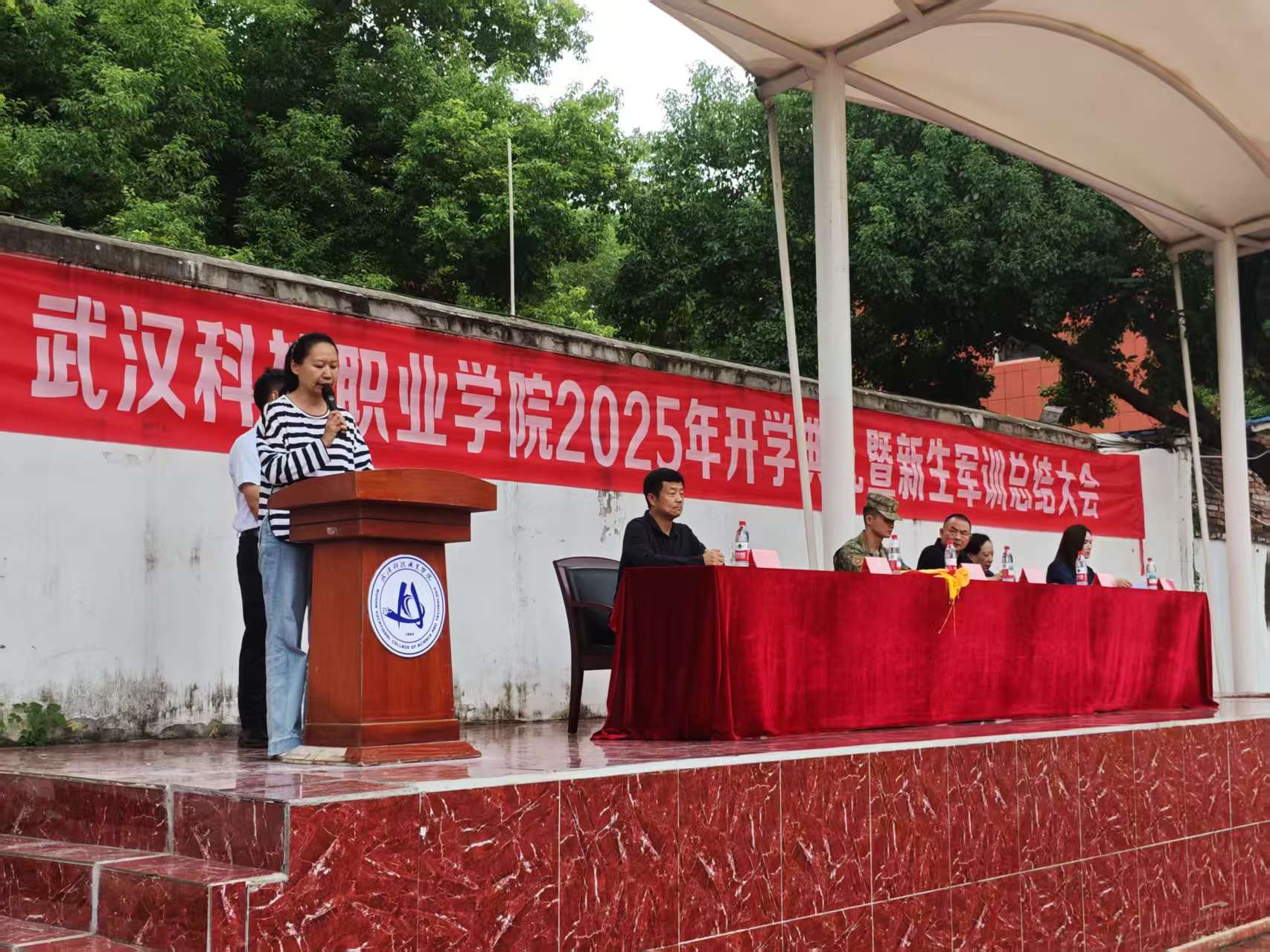 beat365英国官方网站隆重举行2025级新生军训总结表彰大会