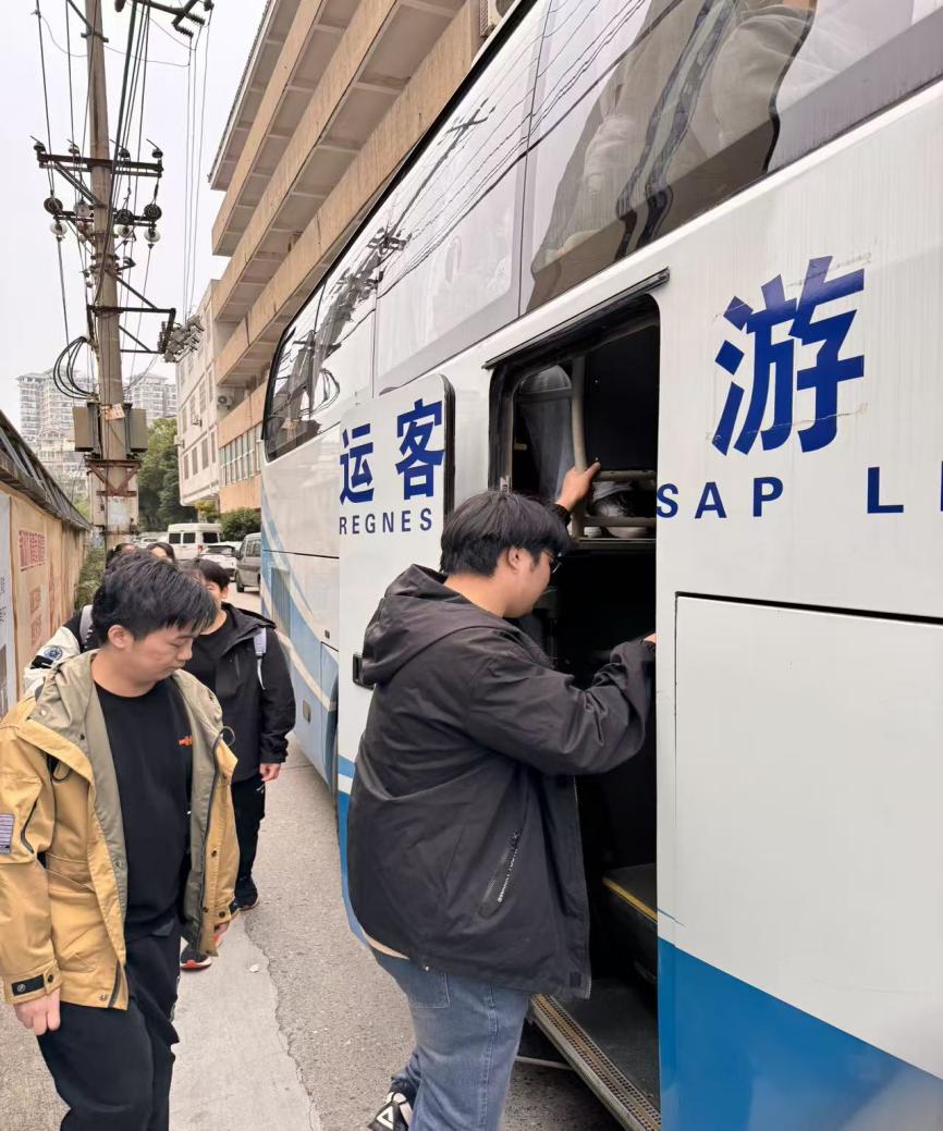 青春盛放 梦想启航——beat365英国官方网站2023级学生赴武汉华侨城实业发展有限公司开展岗位实习