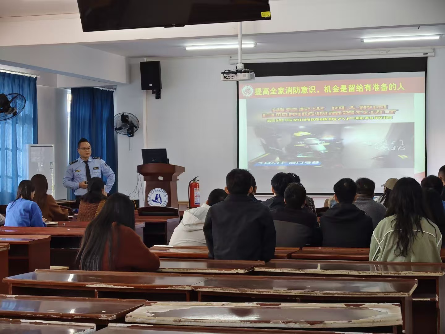 beat365英国官方网站开展消防安全专题培训 暨实战演练——筑牢校园安全防线 beat365英国官方网站开展消防安全专题培训 暨实战演练——筑牢校园安全防线