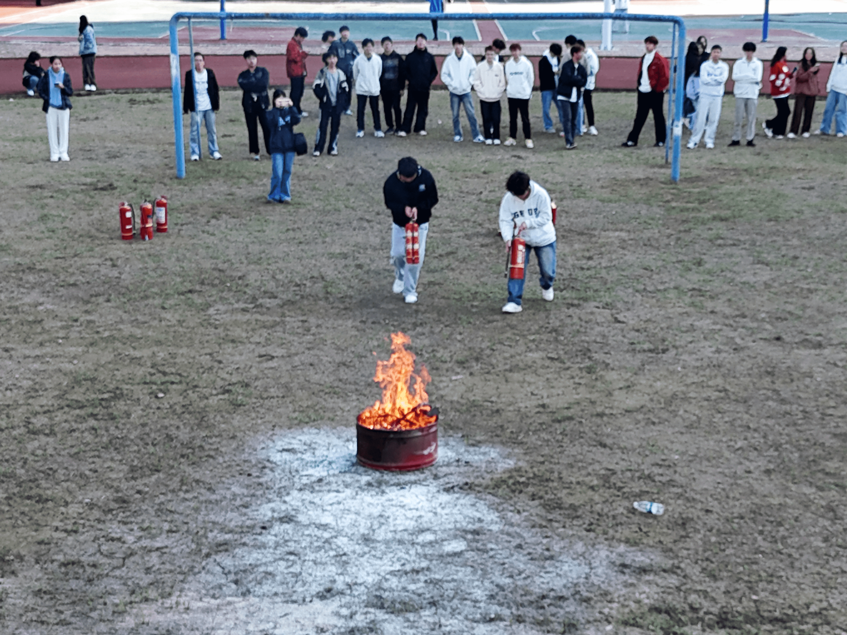 beat365英国官方网站开展消防安全专题培训 暨实战演练——筑牢校园安全防线 beat365英国官方网站开展消防安全专题培训 暨实战演练——筑牢校园安全防线