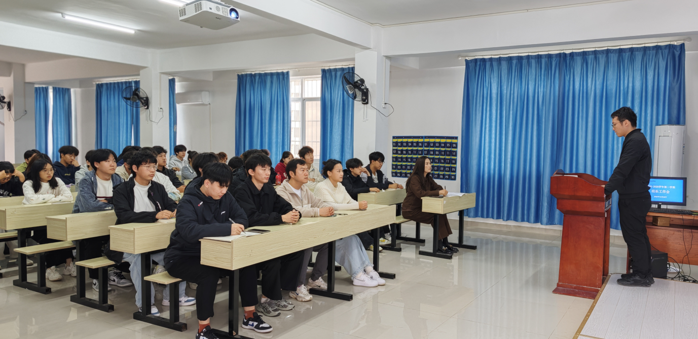 凝聚骨干力量 共促学生成长 ——beat365召开全体班长会议 凝聚骨干力量 共促学生成长 ——beat365召开全体班长会议