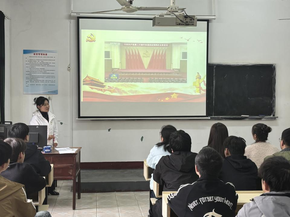 从“领学”到“研学”:beat365掀起学习宣传贯彻党的二十届四中全会精神热潮 从“领学”到“研学”:beat365掀起学习宣传贯彻党的二十届四中全会精神热潮