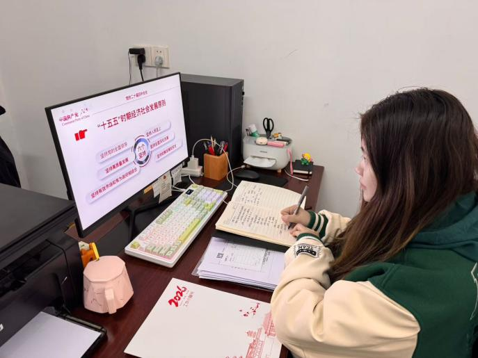 从“领学”到“研学”:beat365掀起学习宣传贯彻党的二十届四中全会精神热潮 从“领学”到“研学”:beat365掀起学习宣传贯彻党的二十届四中全会精神热潮