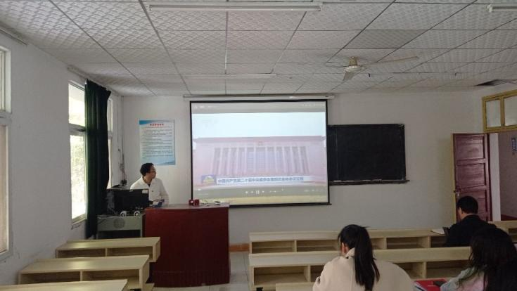 从“领学”到“研学”:beat365掀起学习宣传贯彻党的二十届四中全会精神热潮 从“领学”到“研学”:beat365掀起学习宣传贯彻党的二十届四中全会精神热潮