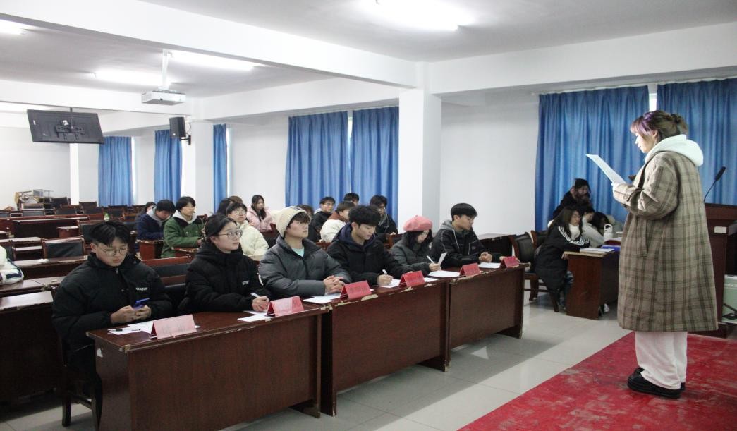 beat365英国官方网站2023年班徽、黑板报设计大赛顺利开展