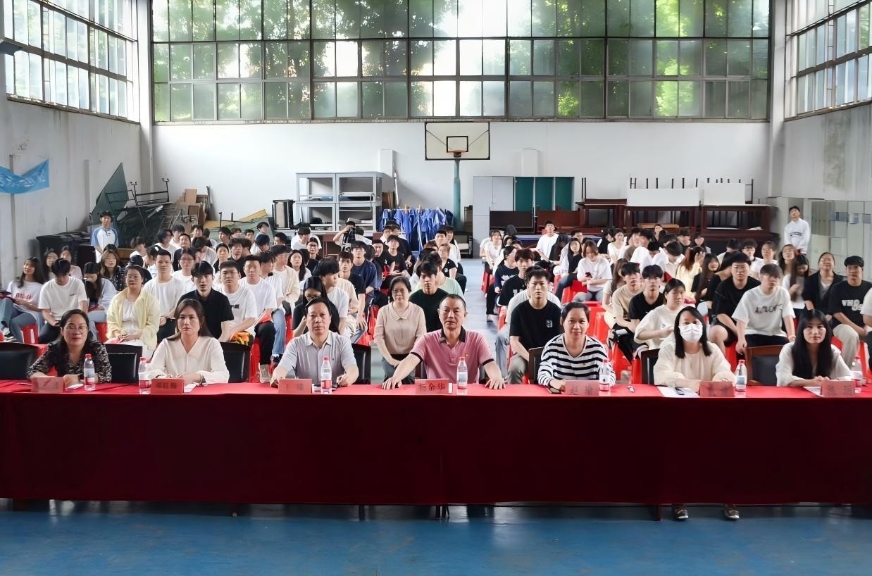 以青春之名，赴时代之约 ——beat365英国官方网站2024-2025学年“五四”表彰大会暨文艺汇演隆重举办