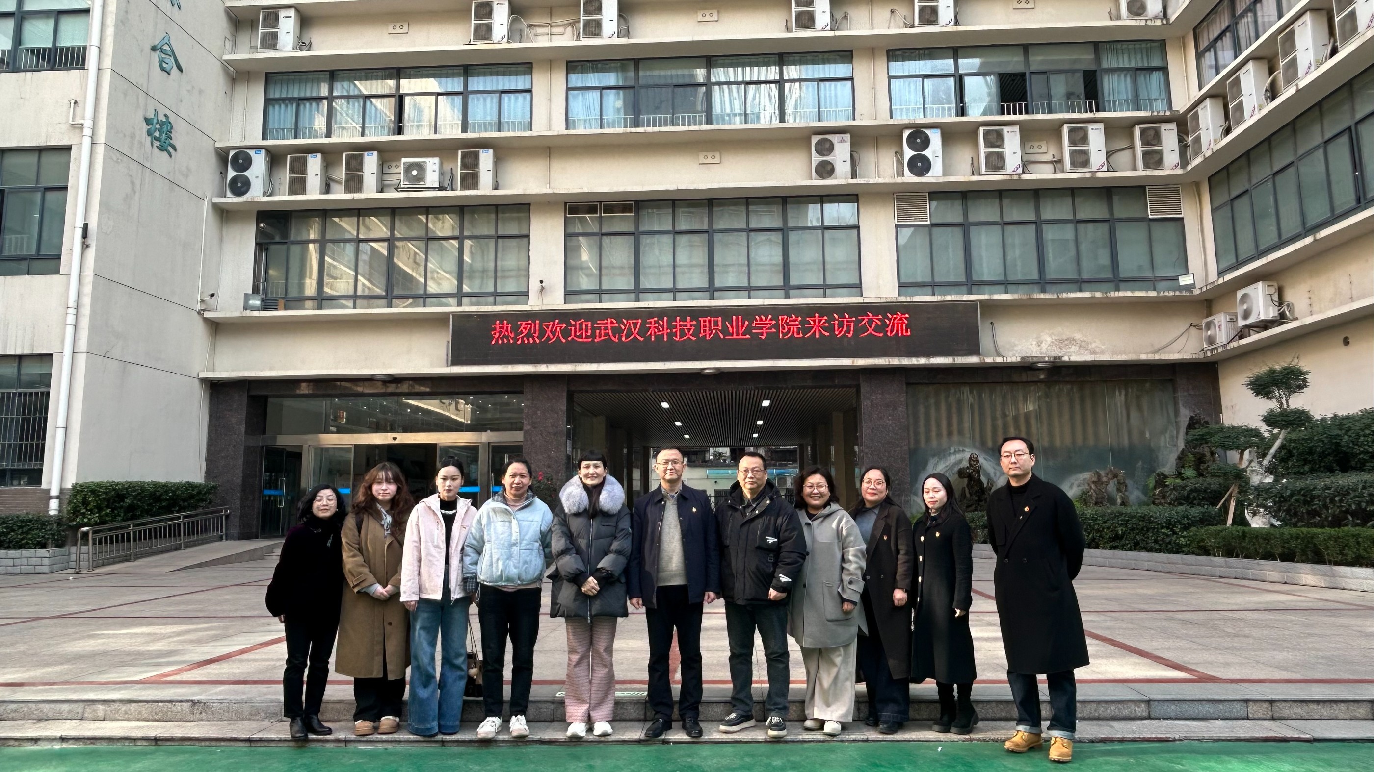 党建互鉴促提升 协同育人启新程——beat365英国官方网站赴武汉市第一商业学校开展党建交流活动