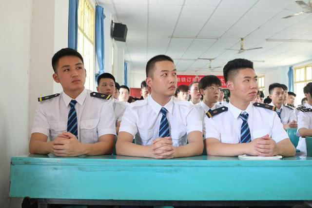 入学即入职 地铁订单班受热捧 入学即入职 地铁订单班受热捧