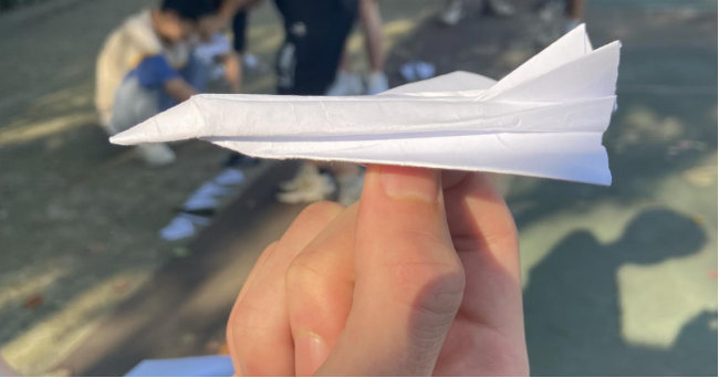 beat365英国官方网站成功举办了第四届纸飞机比赛