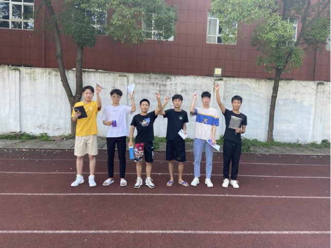 beat365英国官方网站成功举办了第四届纸飞机比赛