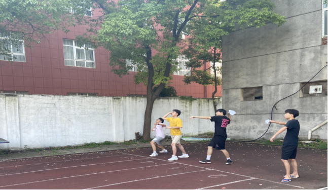 beat365英国官方网站成功举办了第四届纸飞机比赛