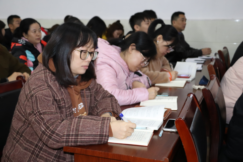 省委讲师团成员中南民族大学阎占定教授 莅临beat365宣讲党的十九届四中全会精神