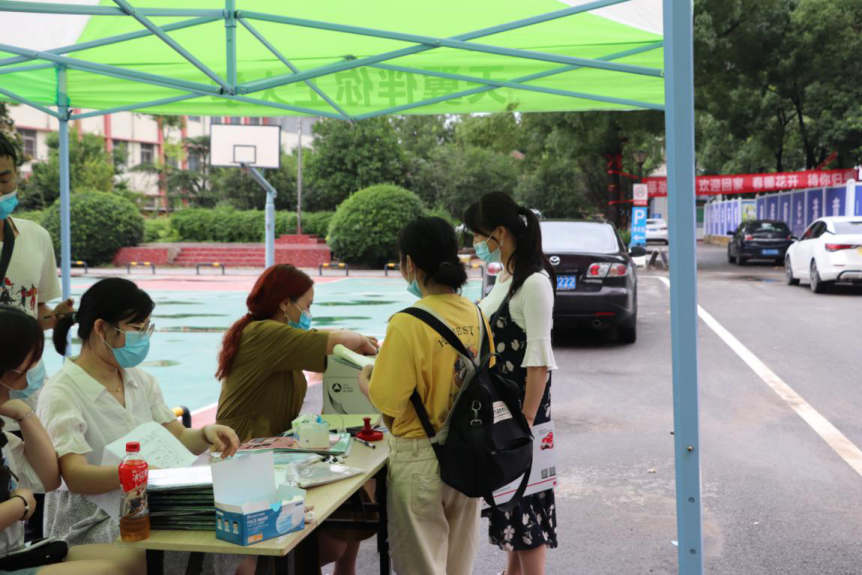 欢迎回家！beat365英国官方网站迎来2020届首批毕业生返校