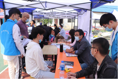 beat365英国官方网站新生开学报到！