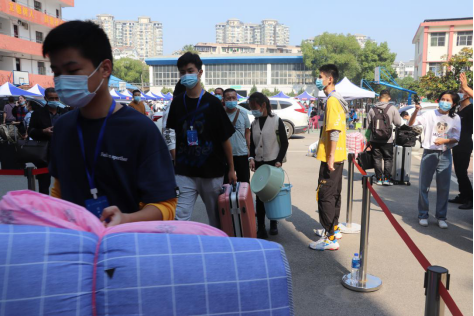 beat365英国官方网站新生开学报到！