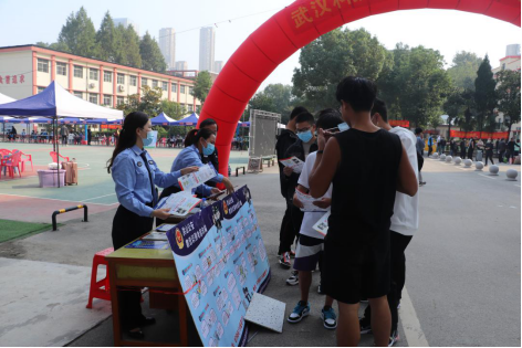 beat365英国官方网站新生开学报到！