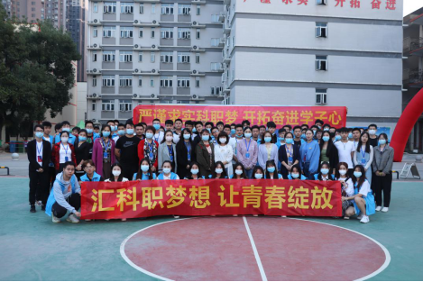 beat365英国官方网站新生开学报到！